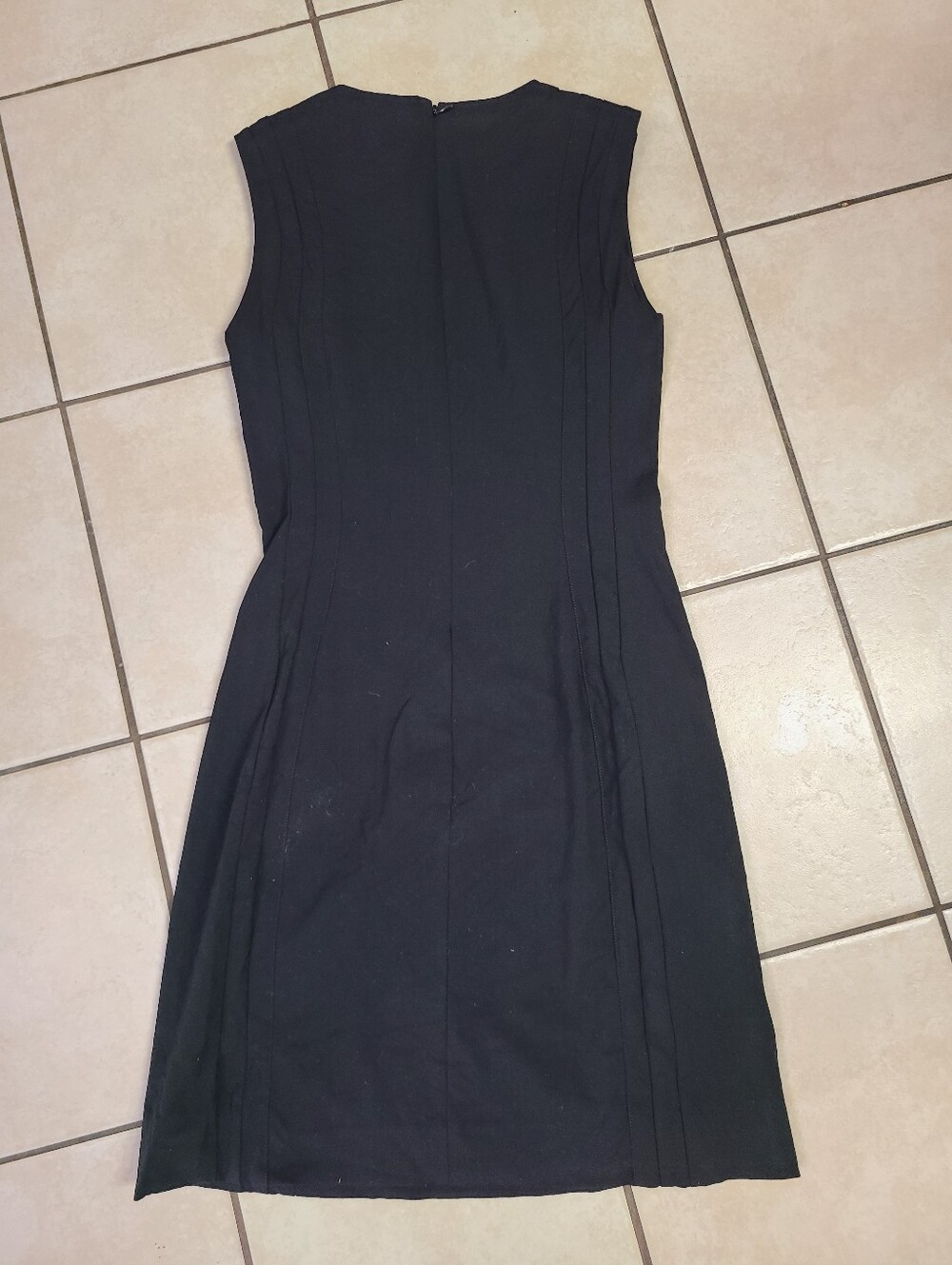 Diane Von Furstenberg Sleeveless Black Sheath Dress with Tailored Seams - Picture 9 of 11